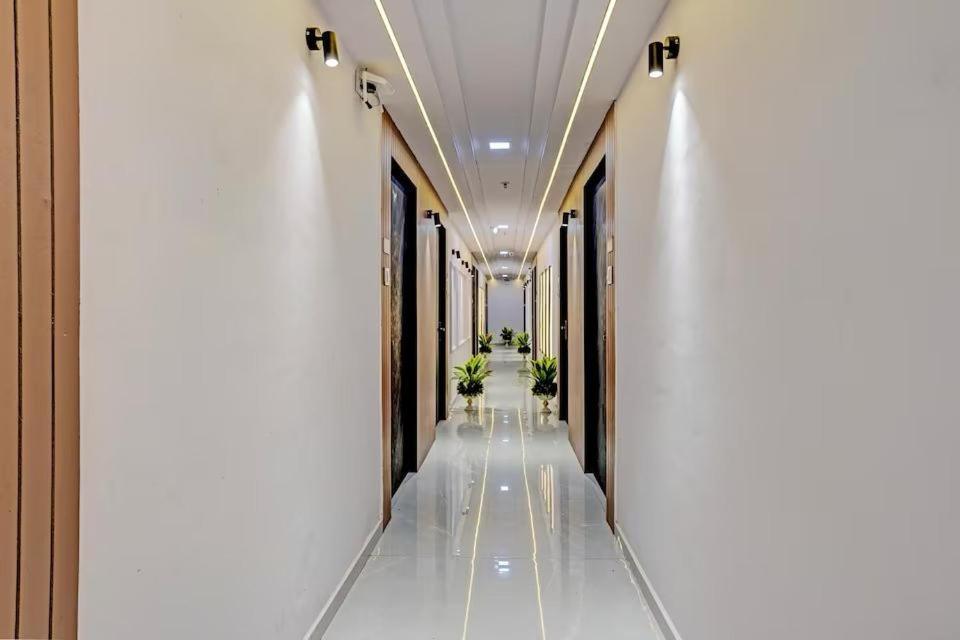 Hotel Star Galaxy Surate Extérieur photo